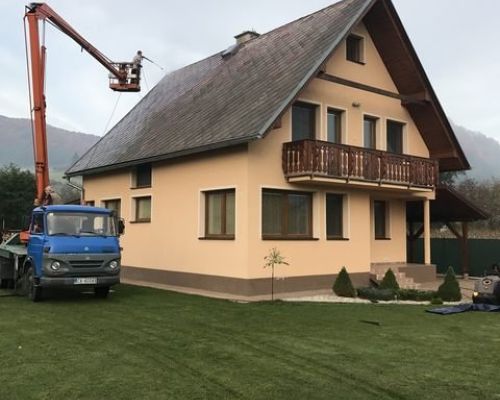 Natieranie strechy v Považskej Bystrici