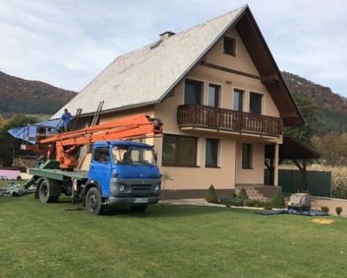 Natieranie strechy v Považskej Bystrici
