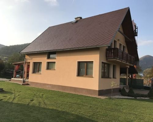 Natieranie strechy v Považskej Bystrici