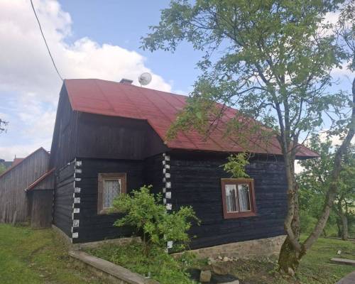 Natieranie chaty v Nesluši