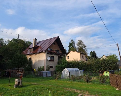 Natieranie strechy v Čiernom, horný koniec