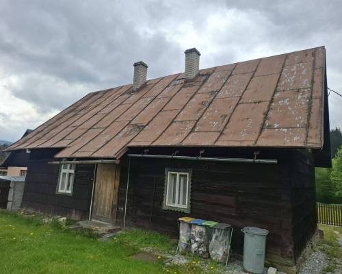 Natieranie strechy v Kelčove