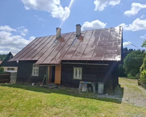 Natieranie strechy v Kelčove