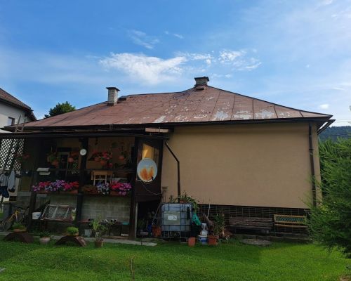 Natieranie strechy v meste Krásno nad Kysucou