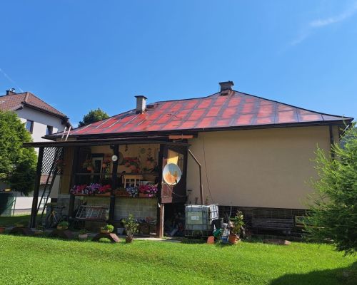 Natieranie strechy v meste Krásno nad Kysucou
