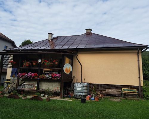Natieranie strechy v meste Krásno nad Kysucou